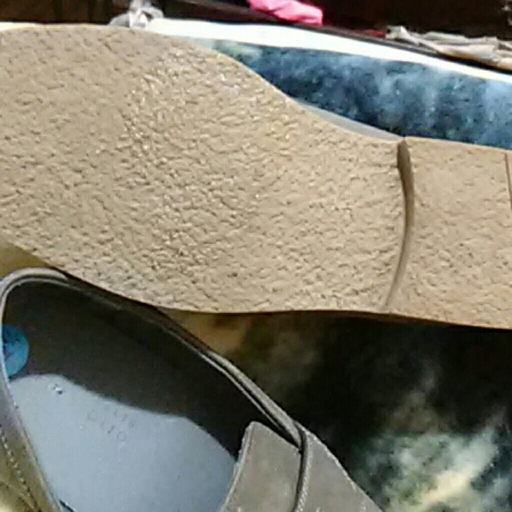 Shoe - Picture 3 of 3